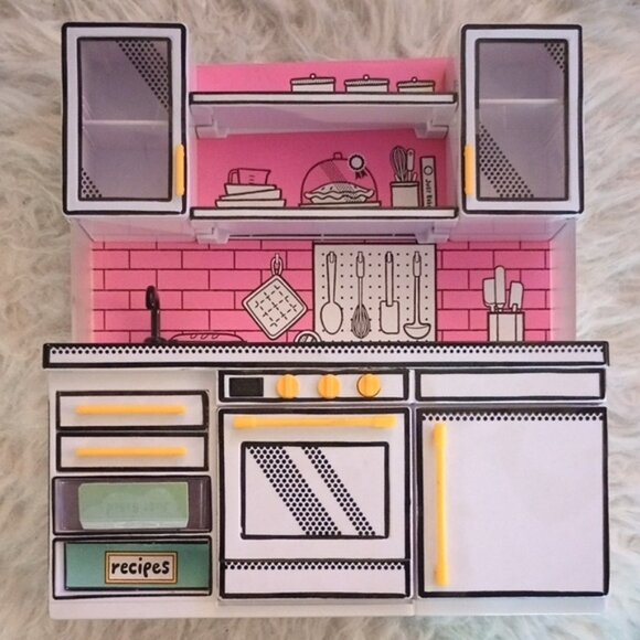 MGA's Miniverse Make It Mini Kitchen - Picture 2 of 2